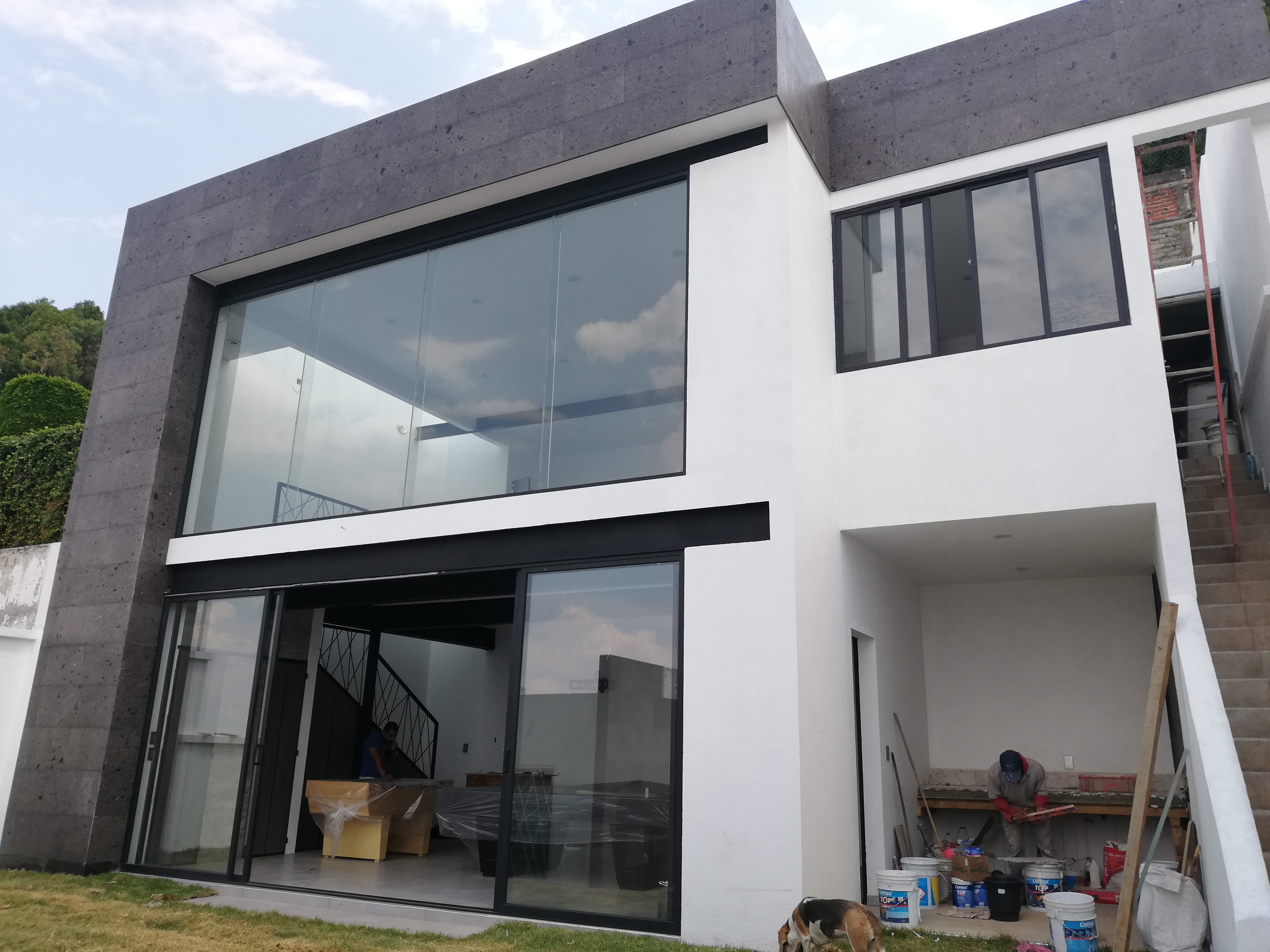Fachada de una vivienda contemporánea