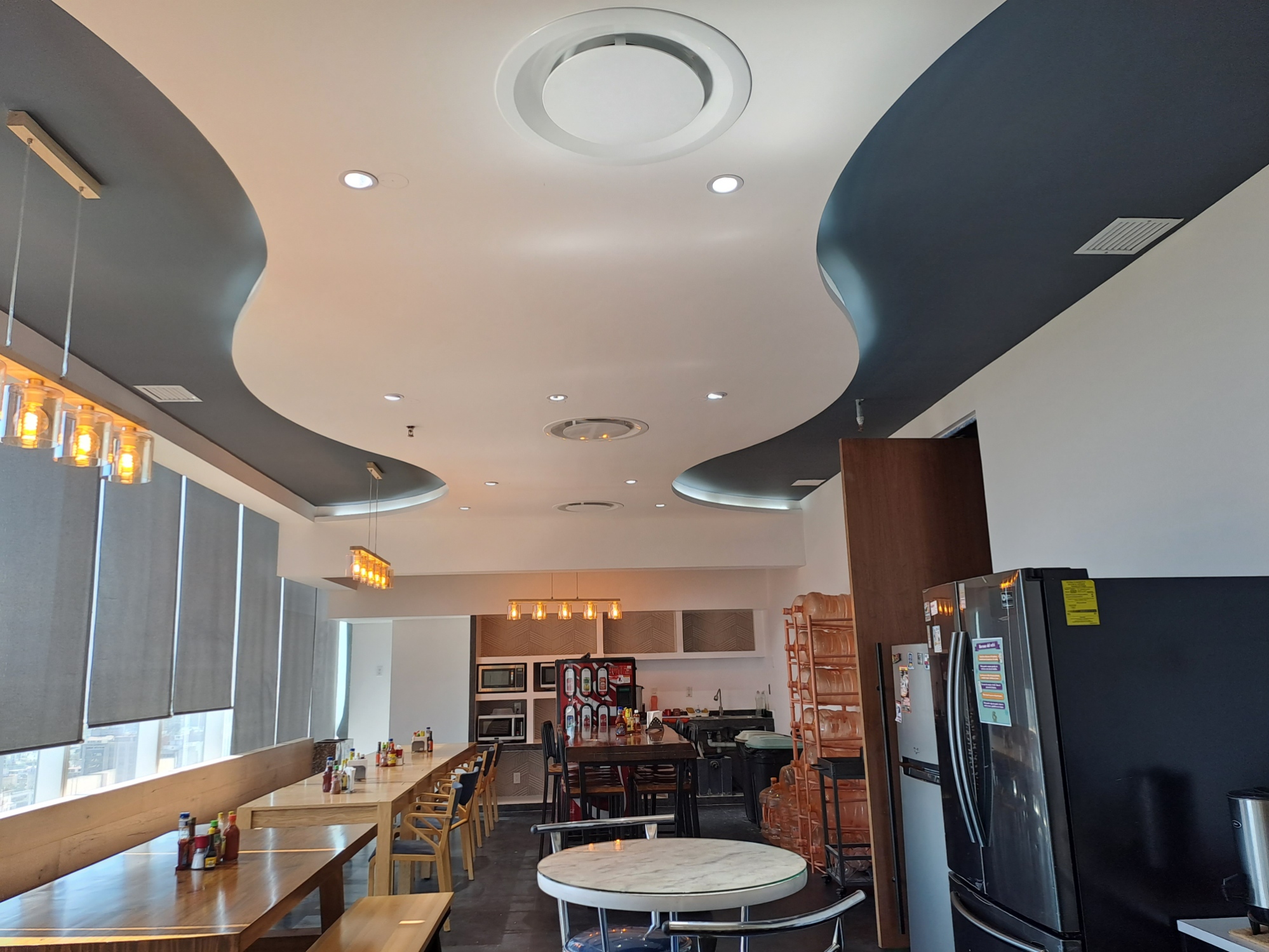 Interior de un espacio comercial de alimentos